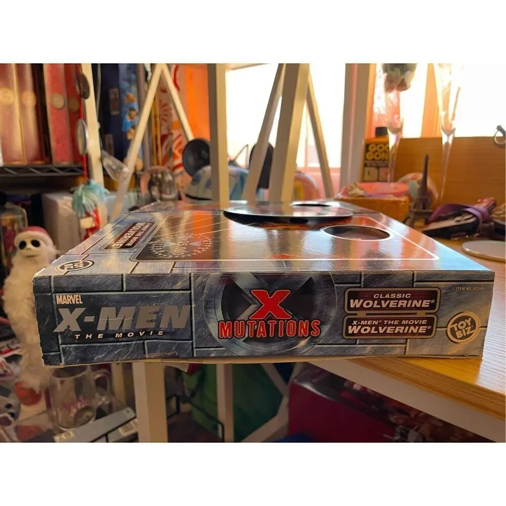 2000 Toy Biz Marvel X-Men The Movie X Mutations Classic & Movie Wolverine Figure